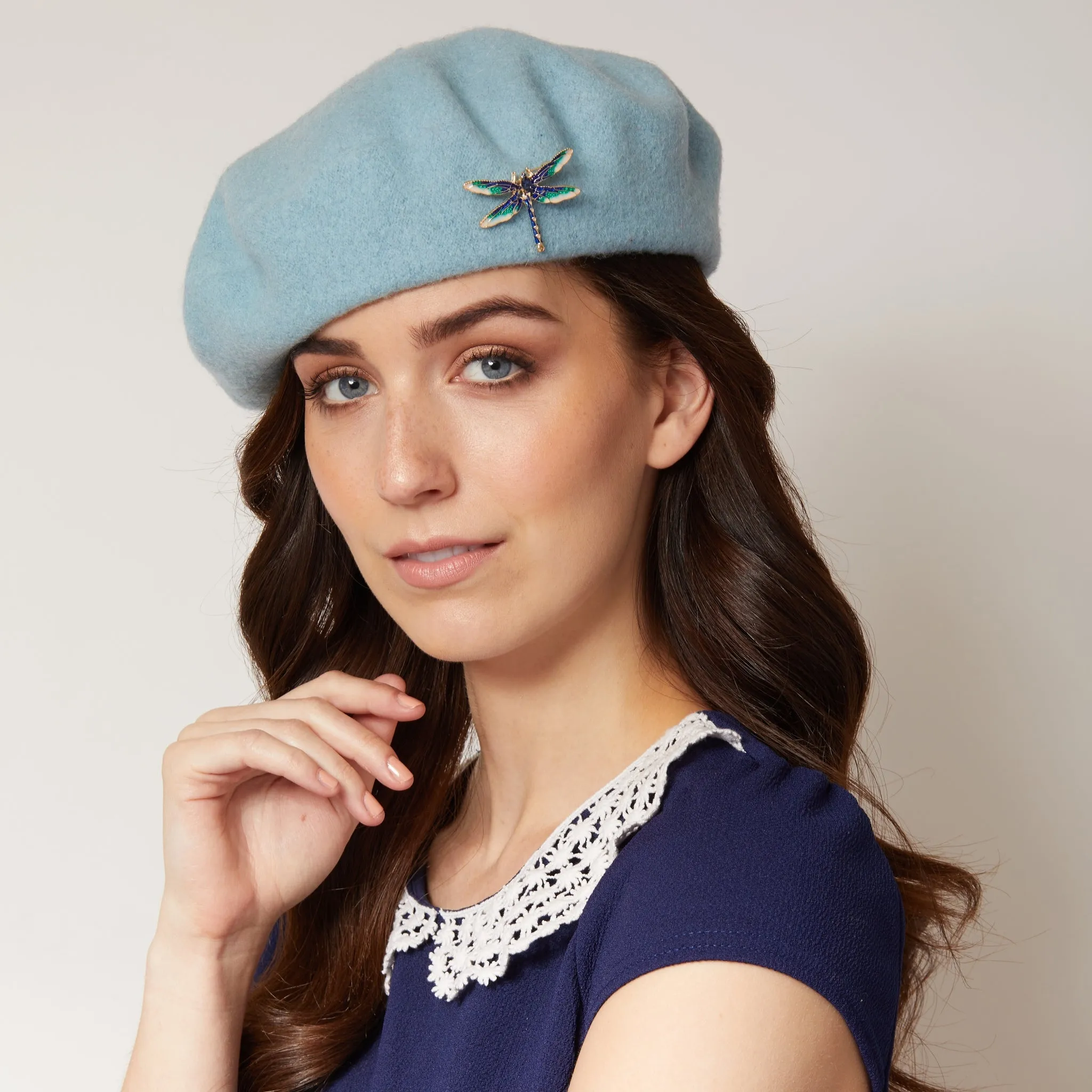 Beret with Brooch in Blue